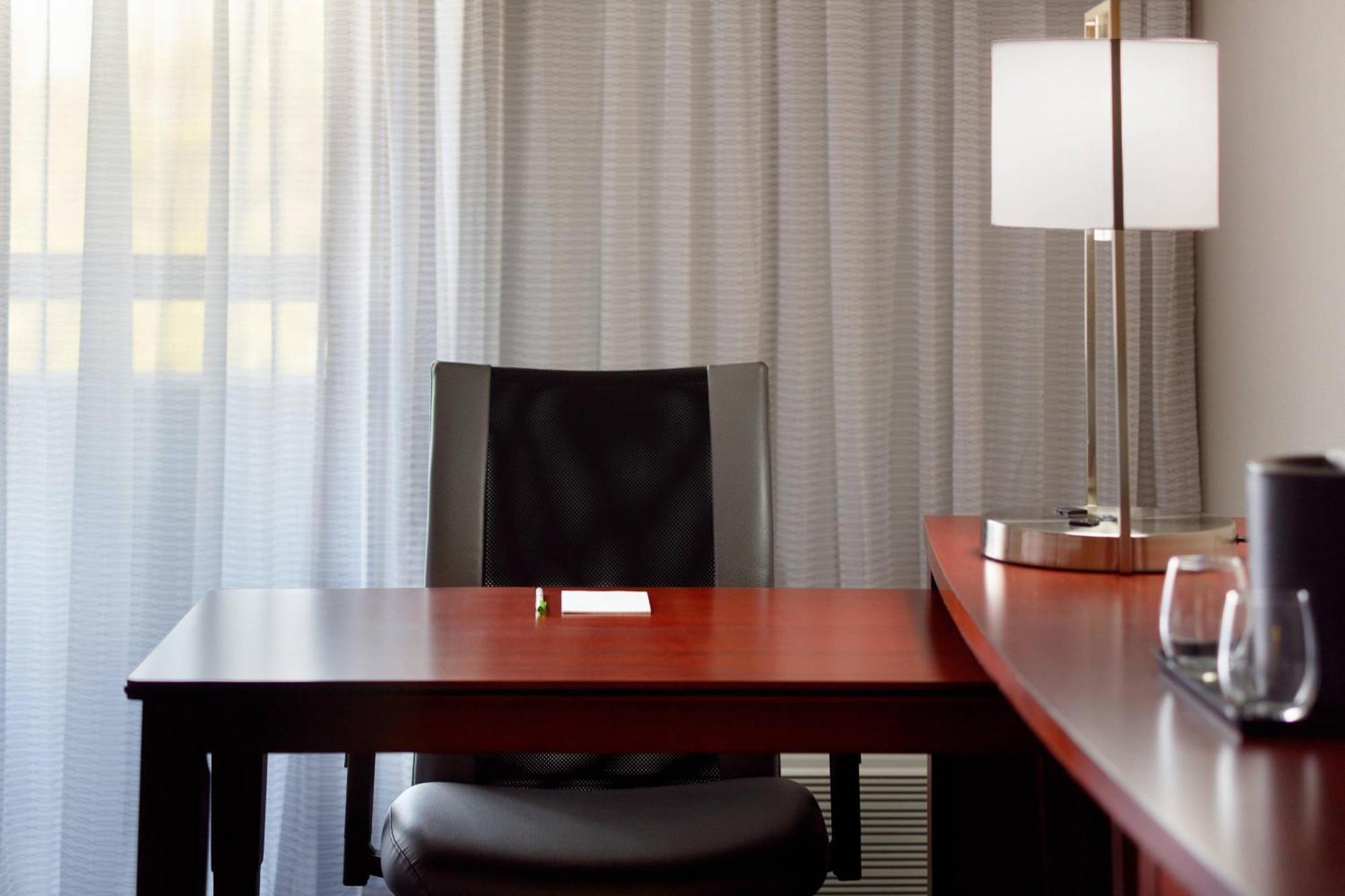 Courtyard By Marriott גרינסבורו מראה חיצוני תמונה