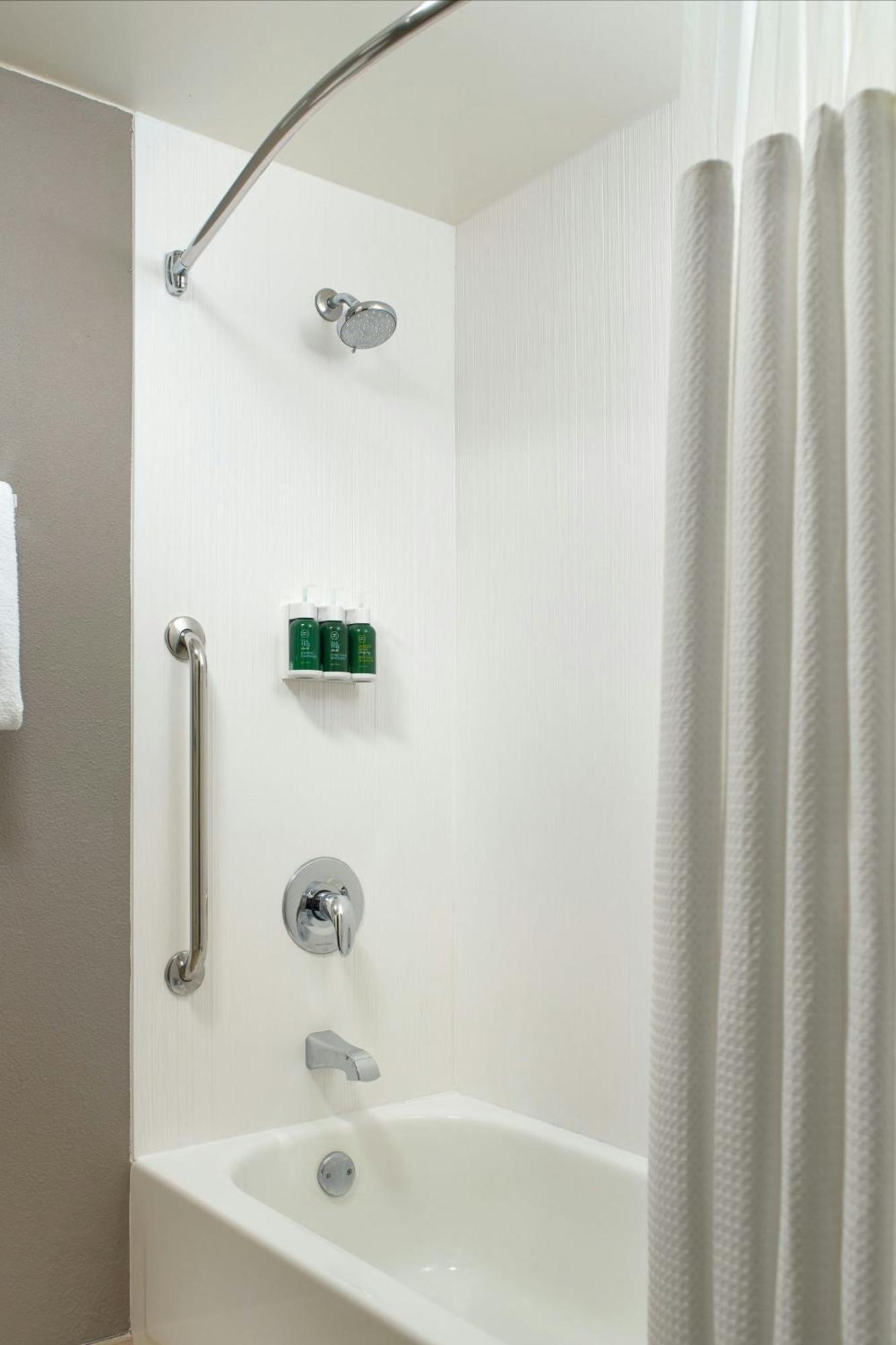 Courtyard By Marriott גרינסבורו מראה חיצוני תמונה