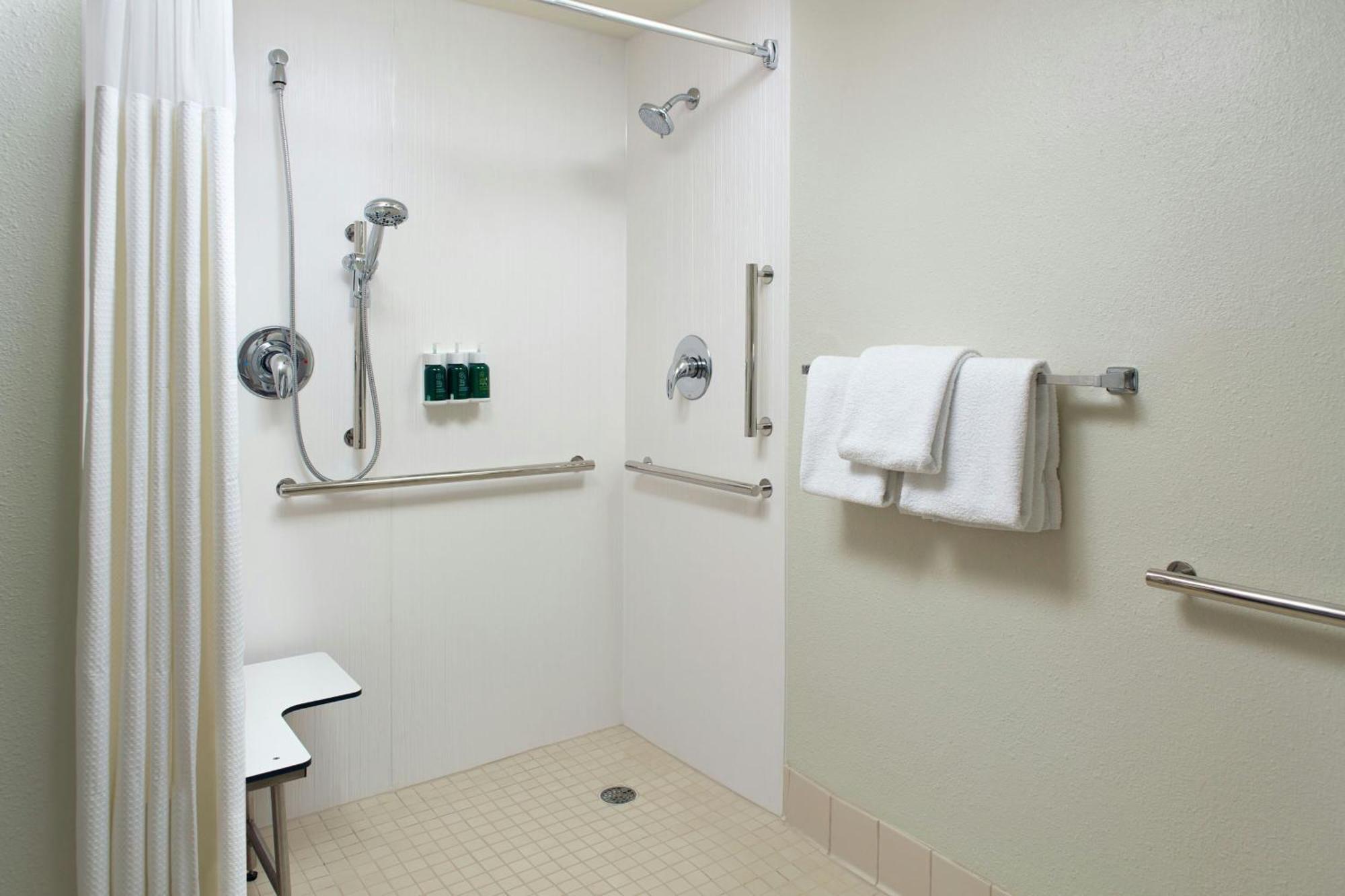 Courtyard By Marriott גרינסבורו מראה חיצוני תמונה