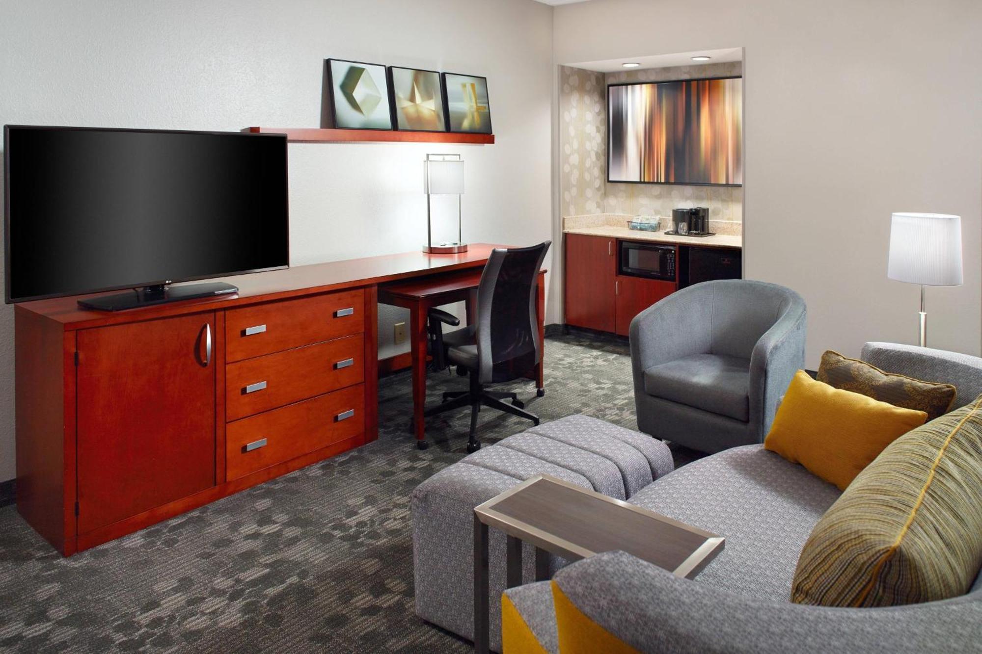 Courtyard By Marriott גרינסבורו מראה חיצוני תמונה